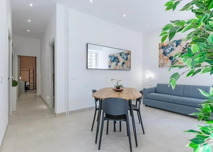 Roma Apartment Near To Colosseum Re-House
